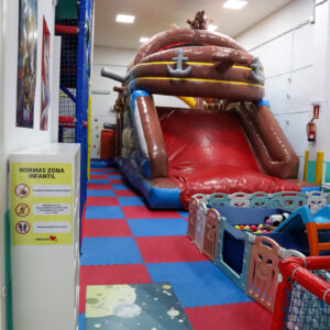 1.zona-infantil-haz-tu-party-nave-arroyomolinos