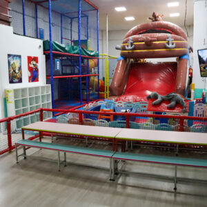 2.zonas-comunes-haz-tu-party-nave-arroyomolinos