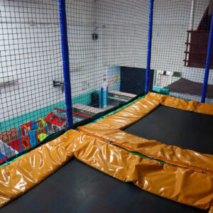 8.zona-infantil-haz-tu-party-nave-arroyomolinos